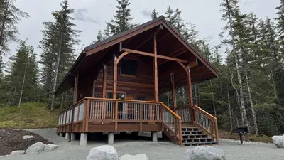 Sítʼ Yá Hítʼ Cabin
