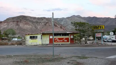 Desert(ed) Inn Beatty - panoramio
