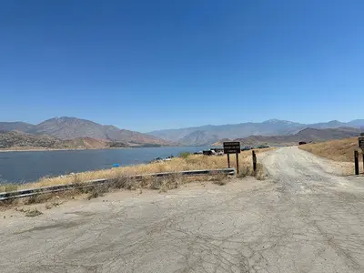 Lago Isabel, California, entrada de peóns