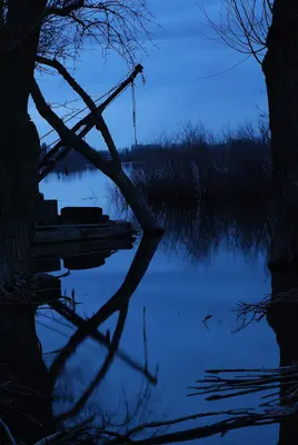Potholes Reservoir crane, dusk