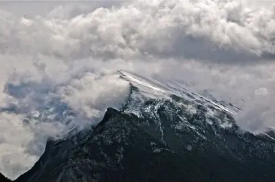Rundle Mountain Winds - panoramio