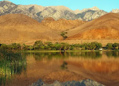Lone Camper, Diaz Lake, Sierra Nevada, CA 6-16 (28209333811)