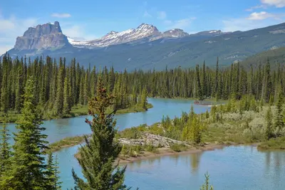 Castle Mountain und Bow River (15465189534)