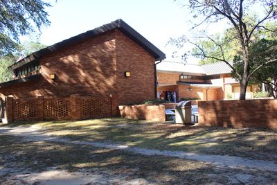 Interstate 10 rest area 30050 back of building