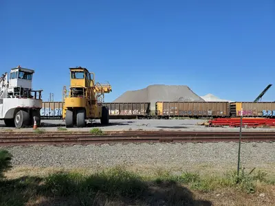Container lifters and gravel cars in SFBR yard, April 2021