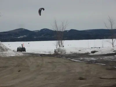 Val-Brillant - Parachutes sur lac Matapédia