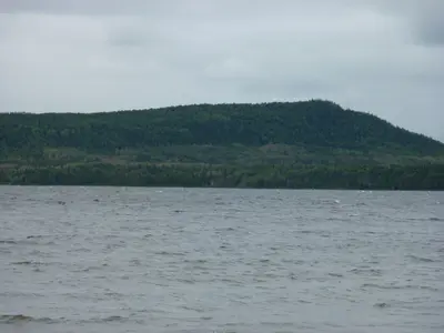 Lac Matapédia vu de la marina de Val-Brillant