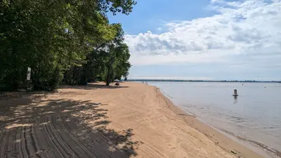 Plage sur l'île Saint-Quentin à Trois-Rivières, Québec, Canada