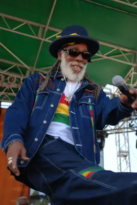 Big Youth skankin