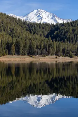 Mount Shasta as seen from Lake Siskiyou-2886