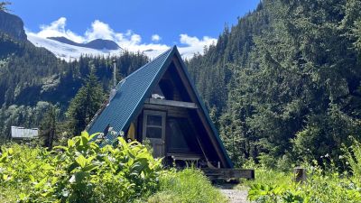 Swan Lake Cabin Petersburg