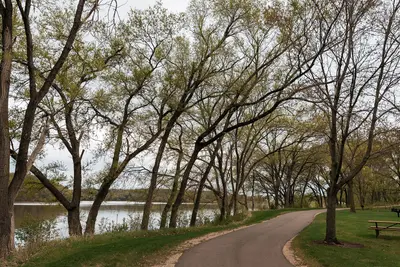 Lake Byllesby Park Spring Hiking Trail - Dakota County Parks, Minnesota (41339260554)
