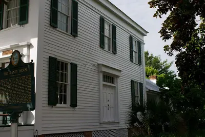 David Raney House Side