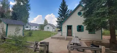 Mammoth Cabin4