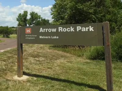 Entrance sign to Arrow Rock Park