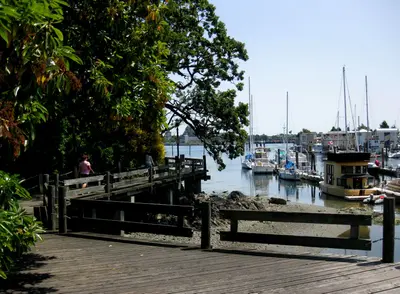 Walkway at West Bay Marina. INFO IN PANORAMIO DESCRIPTION - panoramio