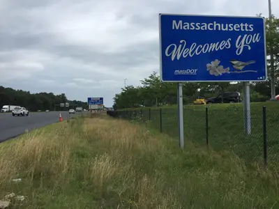 2017-07-27 14 59 10 View south along Interstate 95 entering Salisbury, Essex County, Massachusetts from Seabrook, Rockingham County, New Hampshire