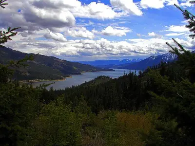 Overlooking Cle Elum Lake (4242594177)