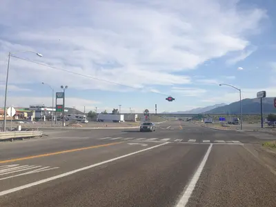 2014-06-10 18 10 09 View south along U.S. Route 93 at the intersection with Nevada State Route 223 in Wells, Nevada