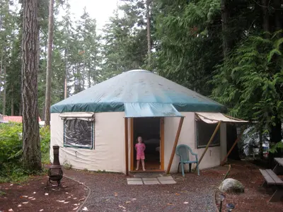 Yurt, outside (3822402422)