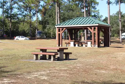 Picnic tables, shelter, Alabama Welcome Center (Baldwin County)