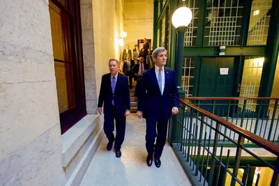 Secretary Kerry Walks with Governor Kasich (31544434132)