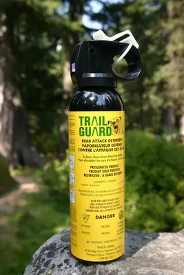Bear attack deterrent spray