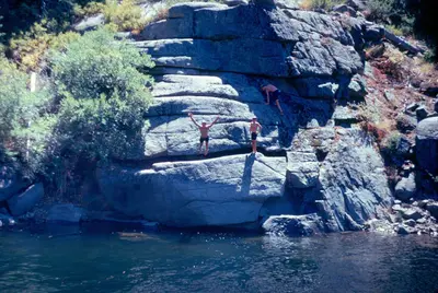 More rock divers - panoramio
