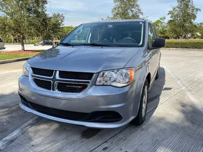 2018 Dodge Grand Caravan SE in silver - front view