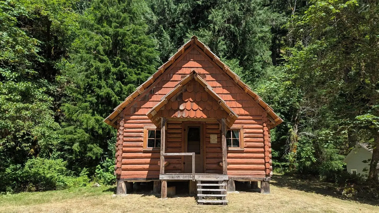 Suiattle cabin exterior