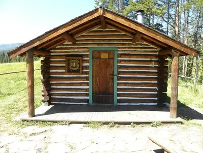 Wapiti Cabin (front view)