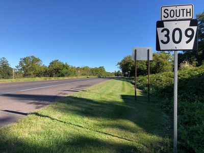 2022-09-24 16 31 34 View south along Pennsylvania State Route 309 just south of Lanark Road in Upper Saucon Township, Lehigh County, Pennsylvania