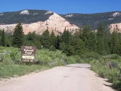 Entrance to PINE LAKE CAMPGROUND with view of adjacent pink cliffs.