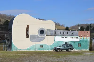 Grand Guitar farther