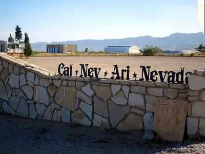 Cal-Nev-Ari Nevada Entrance - panoramio