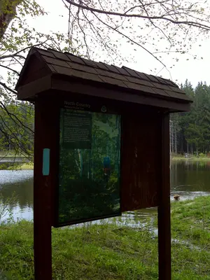FLT O1 17.8 mi - Kiosk at Spruce Pond Dam for NCT - panoramio