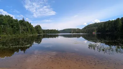 Lac Wapizagonke au parc national de la Mauricie, Québec, Canada