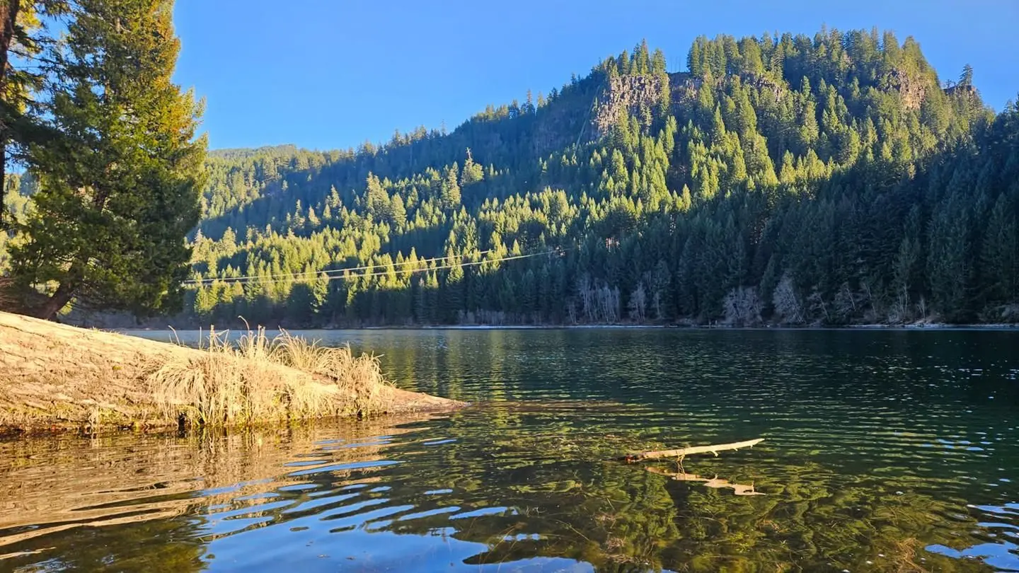 Toketee Lake with sun