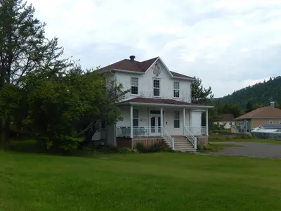 Ancien presbytère de Saint-Laurent 01