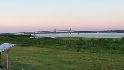 Deh Cho Bridge 08