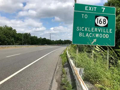 2020-07-07 12 01 35 View north along New Jersey State Route 42 (North-South Freeway) at Exit 7 (TO New Jersey State Route 168, Sicklerville, Blackwood) in Washington Township, Gloucester County, New Jersey