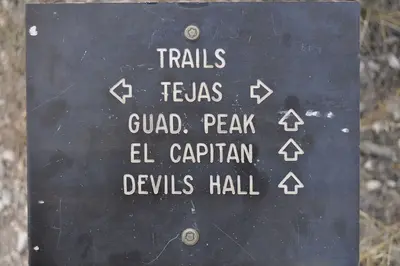 GUMO trail sign 1