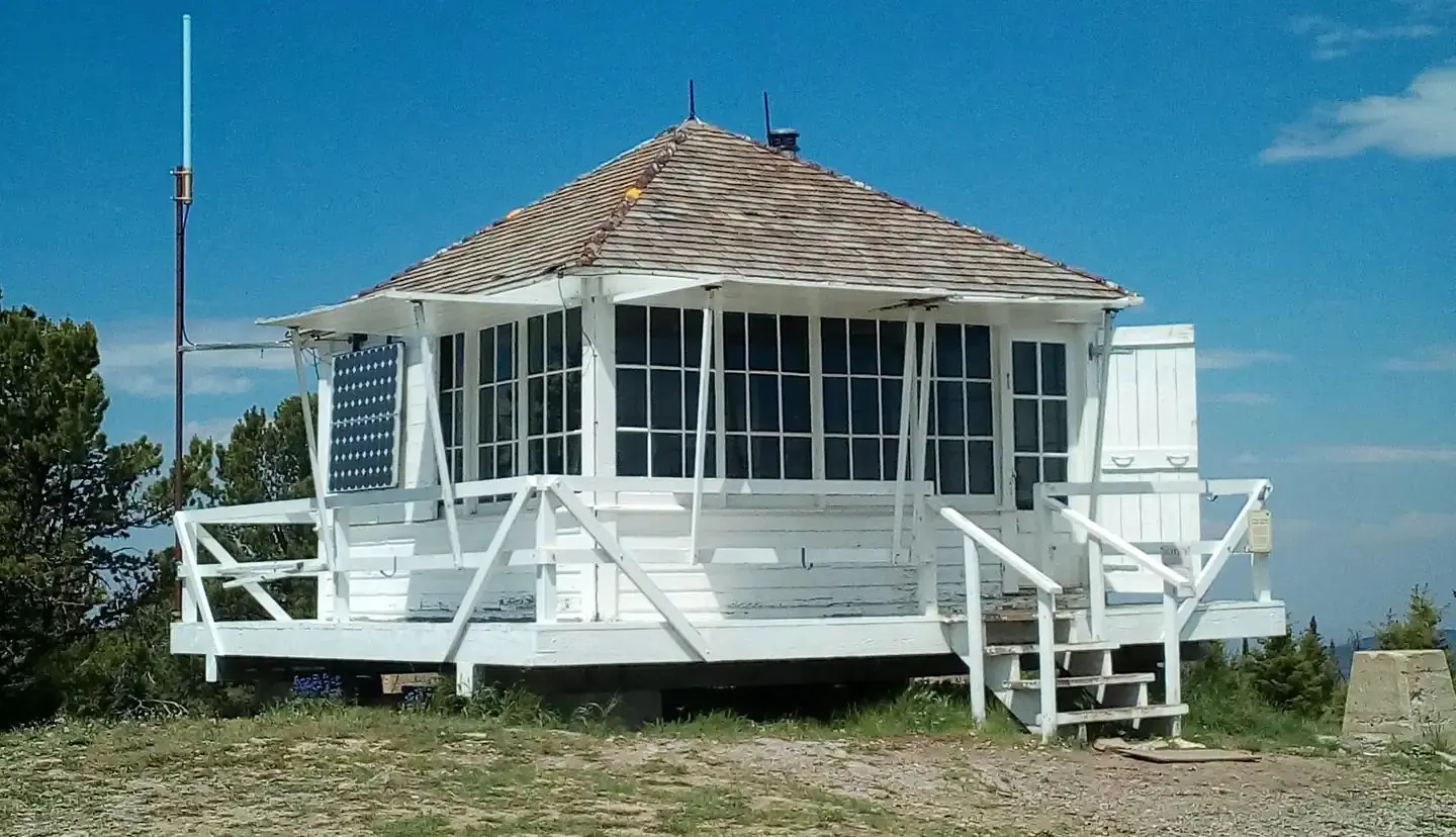Lookout cabin, single story