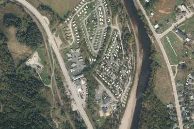 Camping au Bord de la Rivière