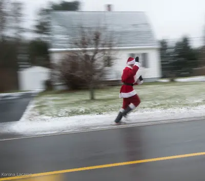 Run, Santa...RUN! (8301670484)
