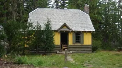 Olallie Lake Guard Station Cabin