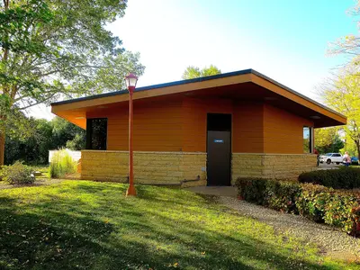 Rest Area 106 Building (Side View) - panoramio