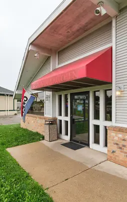 Entrance to Betsy Ross Family Restaurant (53925019813)