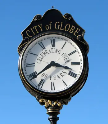 Street clock, Globe