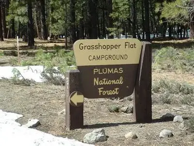 GRASSHOPPER FLAT entrance sign